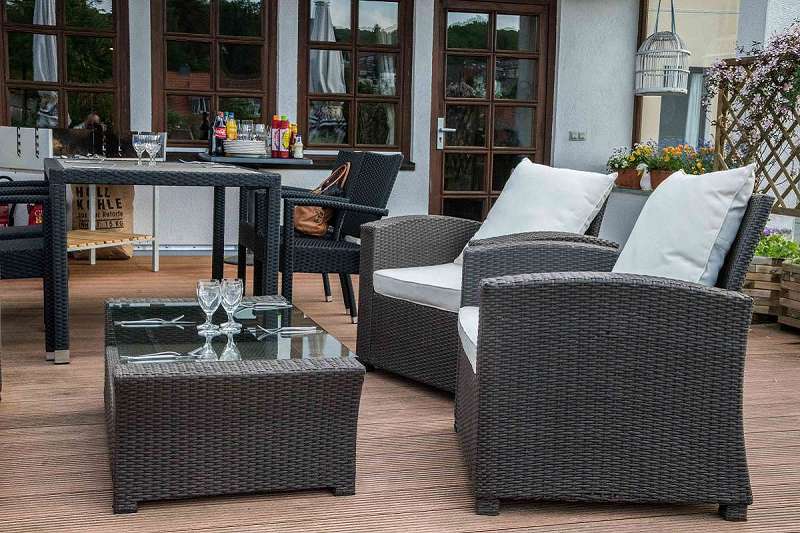 Terrasse mit Sitzgruppen